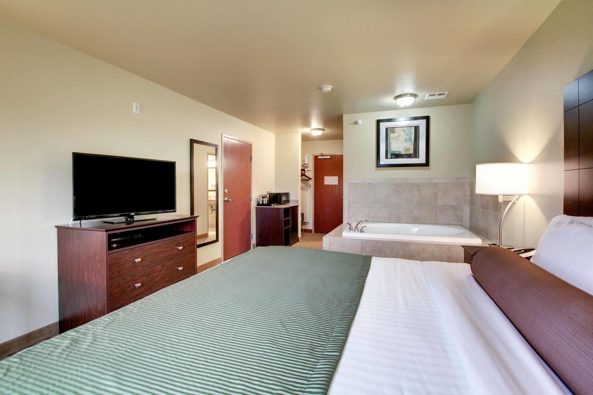 Cobblestone Inn & Suites - スカイラー  エクステリア 写真