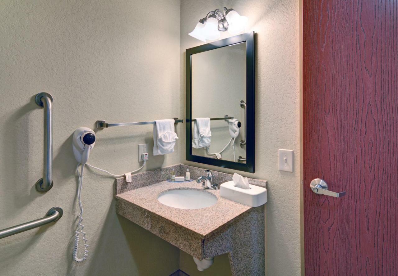 Cobblestone Inn & Suites - スカイラー  エクステリア 写真